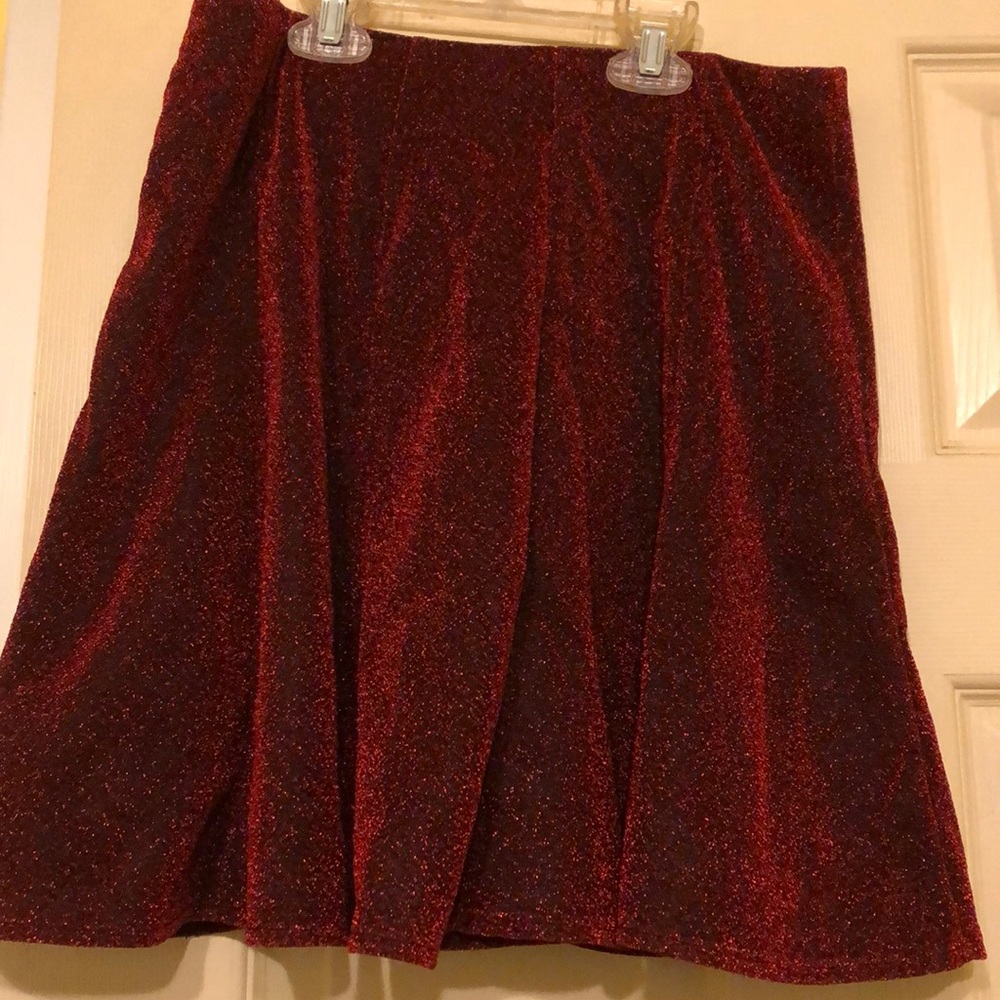 Red skirt set - Picture 3 of 3